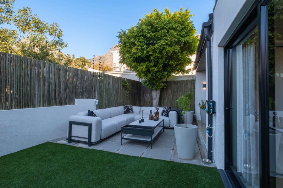 7 Bedroom Property for Sale in Oranjezicht Western Cape